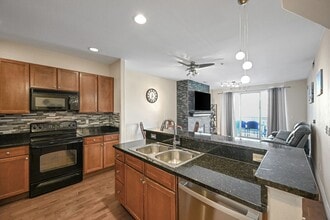 9059 E Panorama Cir, Unit B318 in Englewood, CO - Foto de edificio - Building Photo
