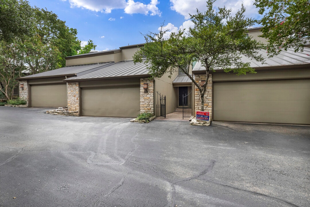 1821 Westlake Dr in Austin, TX - Building Photo