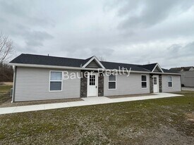 103-107 E Pearl St in Willard, OH - Building Photo