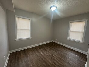 12227 S Throop St in Chicago, IL - Foto de edificio - Building Photo