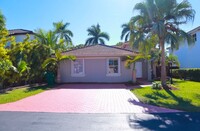 16404 SW 95th Ln in Miami, FL - Foto de edificio - Building Photo