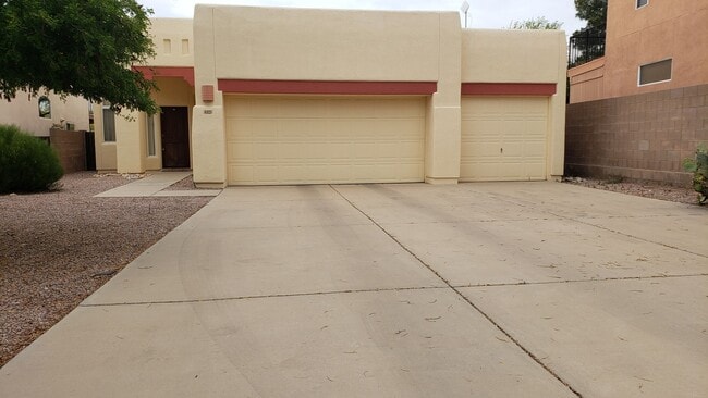 property at 6525 N Shadow Bluff Dr