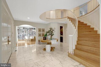 6305 Dunaway Ct in McLean, VA - Building Photo - Building Photo