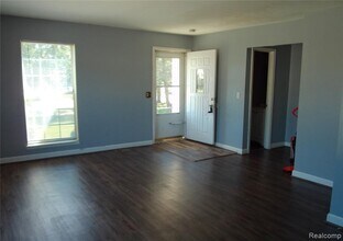 37085 Brynford Dr in Clinton Township, MI - Building Photo - Building Photo