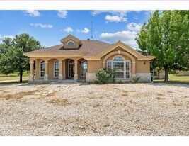 12015 Arnhamn Ln in Manor, TX - Building Photo