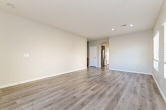 913 E Malibu Sands Ave in North Las Vegas, NV - Foto de edificio - Building Photo