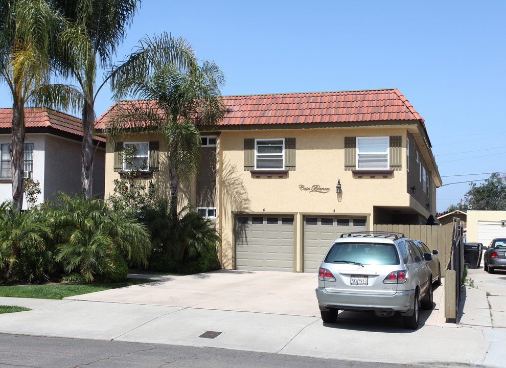 Casa Blanca in San Diego, CA - Building Photo