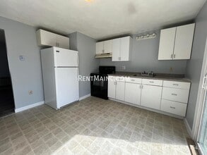 7 Gilchrest St in Thomaston, ME - Building Photo - Building Photo