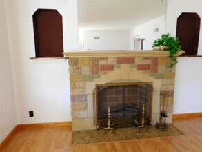 2031 Ranchdale Dr in Jennings, MO - Foto de edificio - Building Photo