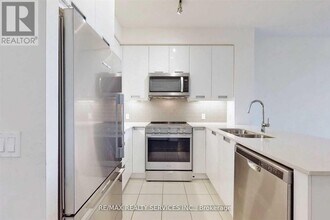 35 Watergarden Dr in Mississauga, ON - Building Photo - Building Photo