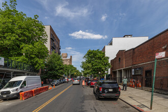 895 Myrtle Ave in Brooklyn, NY - Foto de edificio - Building Photo