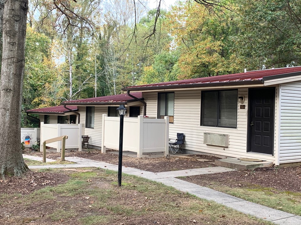 Lakemont Apartment Homes in Greensboro, NC - Foto de edificio