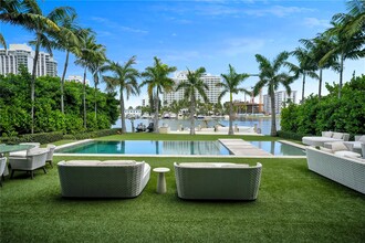 5501 Pine Tree Dr in Miami Beach, FL - Building Photo - Building Photo