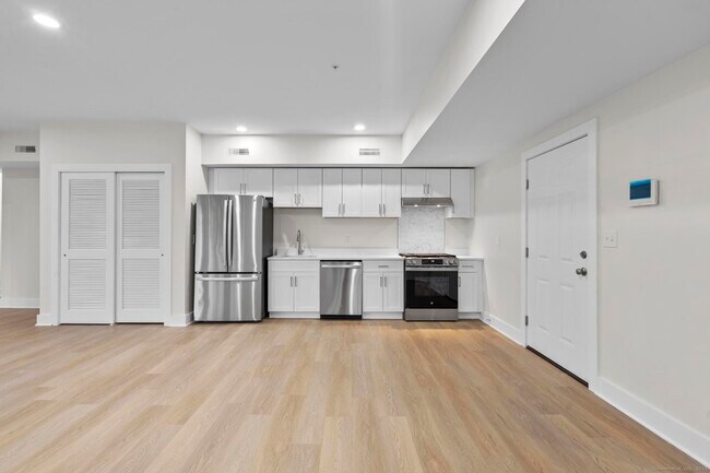 1546 Chapel St in New Haven, CT - Building Photo - Building Photo