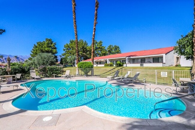 158 Wimbledon Ct in Palm Desert, CA - Foto de edificio - Building Photo