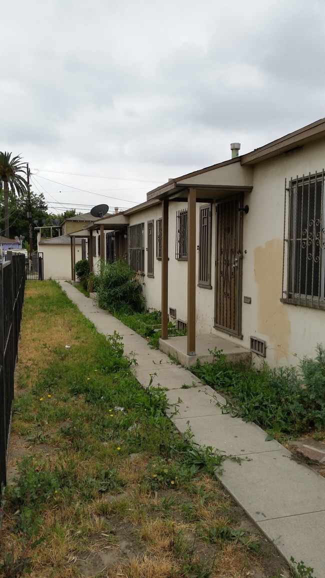 750 E 79th St in Los Angeles, CA - Building Photo - Building Photo