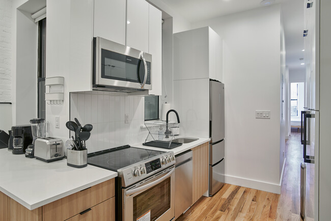 Common Hancock (Furnished Rooms) in Brooklyn, NY - Building Photo - Building Photo