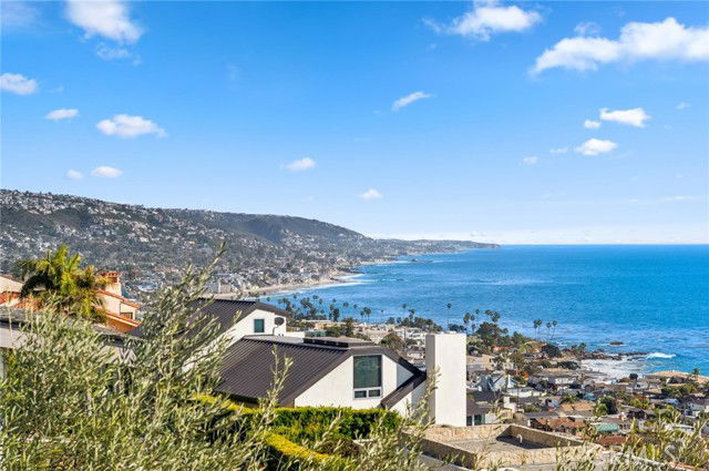 325 Camden Pl in Laguna Beach, CA - Building Photo - Building Photo