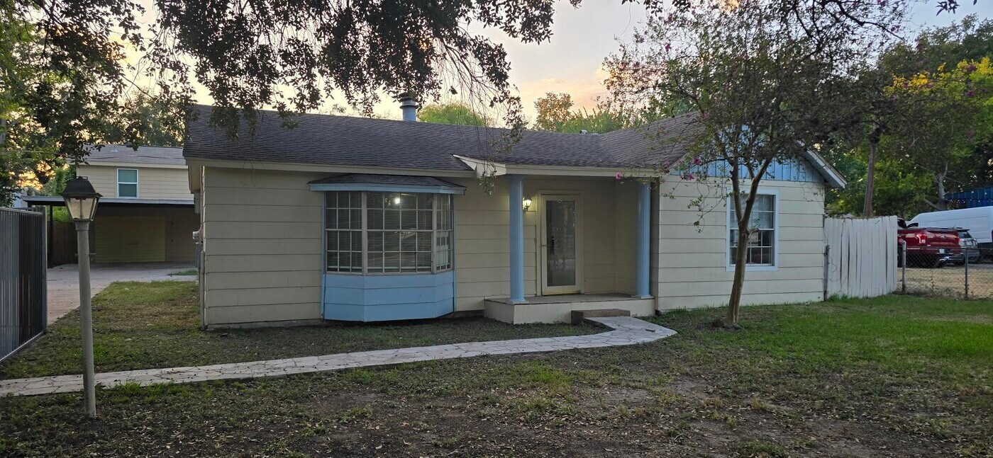 9407 Antoine Dr in Houston, TX - Building Photo