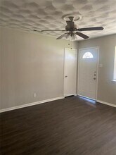 5015 Dupont Dr in Dallas, TX - Building Photo - Building Photo