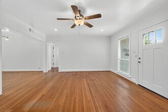 2328 McClendon St in Houston, TX - Building Photo - Building Photo