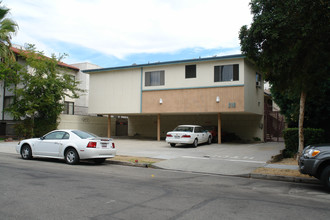 The Glen Cedar Manor in Glendale, CA - Building Photo - Building Photo