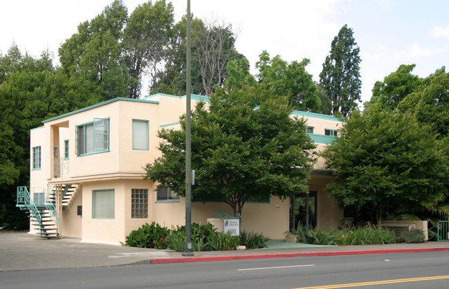 1333 Jefferson St in Napa, CA - Foto de edificio - Building Photo