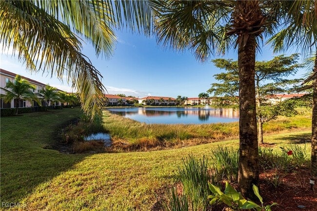 8880 Via Isola Court in Ft. Myers, FL - Foto de edificio - Building Photo