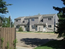 5646-5148 148 St NW in Edmonton, AB - Building Photo
