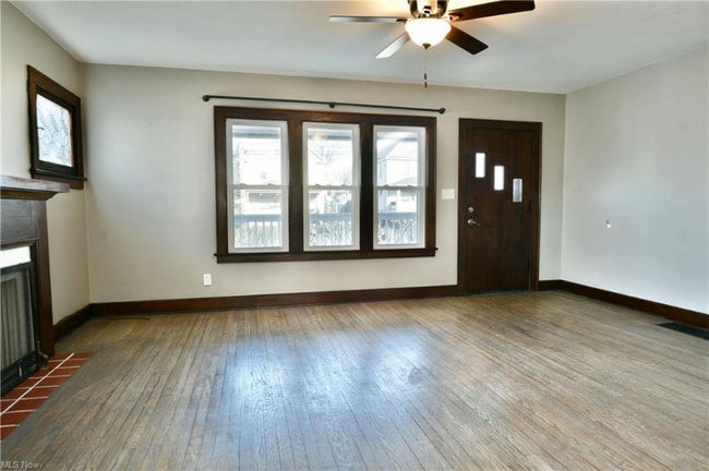 223-225-225 E Liberty St, Unit 223 in Girard, OH - Foto de edificio - Building Photo