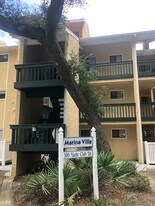 300 Yacht Club Dr in Niceville, FL - Building Photo
