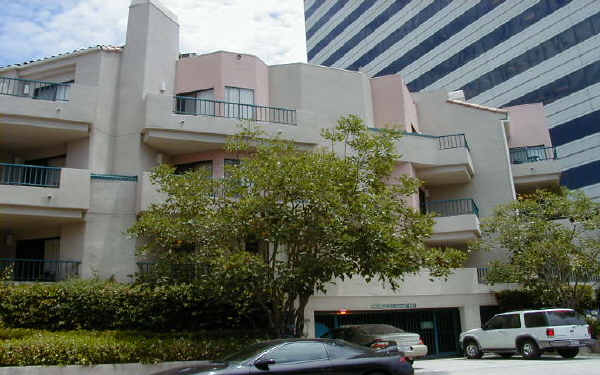 Portofino Place Apartments in Los Angeles, CA - Building Photo