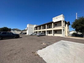 710 Alta Vista Dr in Laredo, TX - Building Photo
