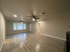 220 W Ave P in Silsbee, TX - Building Photo - Building Photo