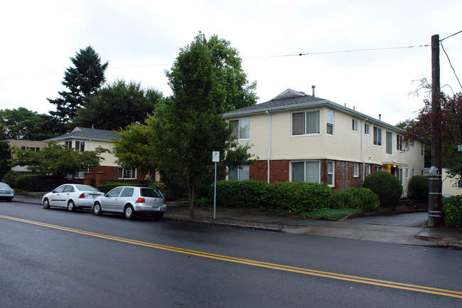 Kelli Ann Apartments in Portland, OR - Building Photo - Building Photo