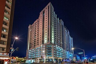 150 Las Vegas Blvd N in Las Vegas, NV - Building Photo
