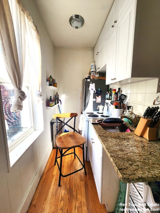 106 Myrtle St, Unit 6 in Boston, MA - Building Photo - Building Photo