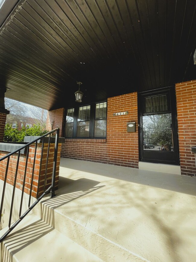 621 Atalanta Ave in Webster Groves, MO - Building Photo - Building Photo