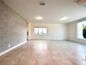 10258 NW 74th Terrace in Doral, FL - Building Photo - Building Photo