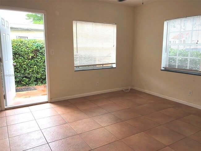 928 N Victoria Park Rd, Unit #1 VICTORIA PARK in Fort Lauderdale, FL - Foto de edificio - Building Photo