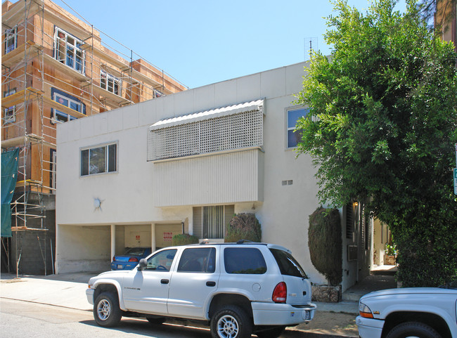 142 N Clark Dr in Los Angeles, CA - Building Photo - Building Photo