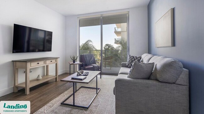 1950 Mayfair St, Unit 901 in Naples, FL - Foto de edificio - Building Photo