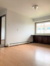 318 E Brown St, Unit Unit 3 in Waupun, WI - Building Photo - Building Photo