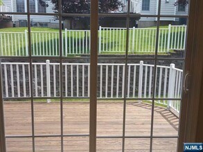 12 Thistle Dr in Paramus, NJ - Building Photo - Building Photo