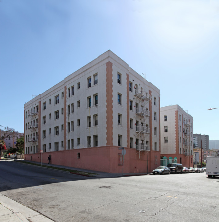 St James Apartments in Los Angeles, CA - Building Photo