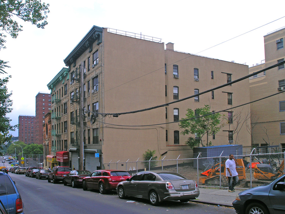 557 E 169th St in Bronx, NY - Building Photo