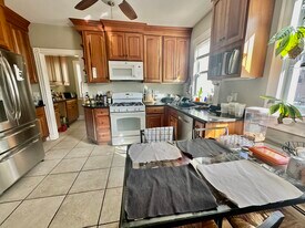 166 Magazine St, Unit 1 in Cambridge, MA - Building Photo