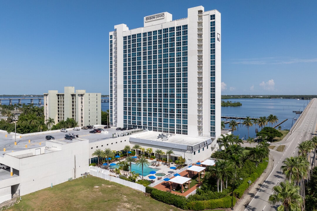 Edison Grand in Ft. Myers, FL - Foto de edificio