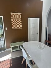 1639-1611 11th Pl in Los Angeles, CA - Building Photo - Building Photo