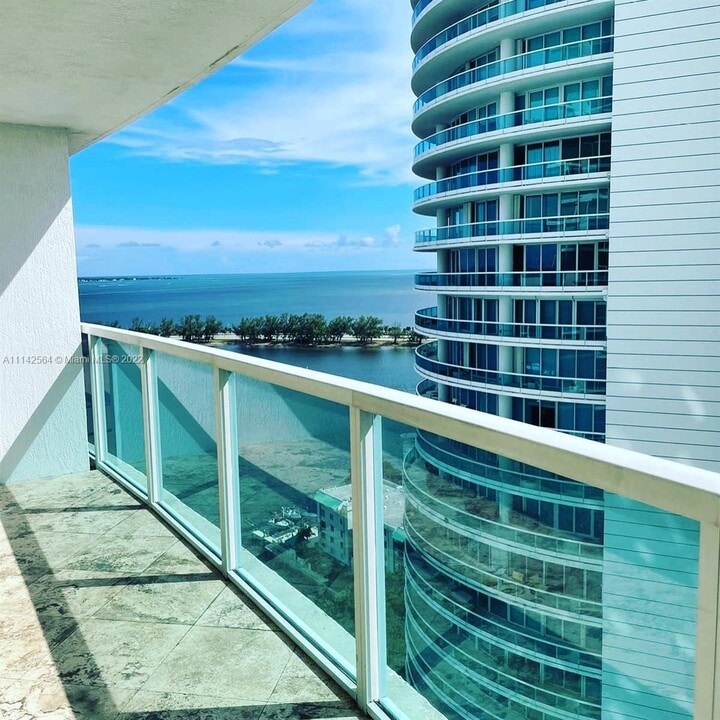 2101 BRICKELL, Unit 2210 in Miami, FL - Building Photo